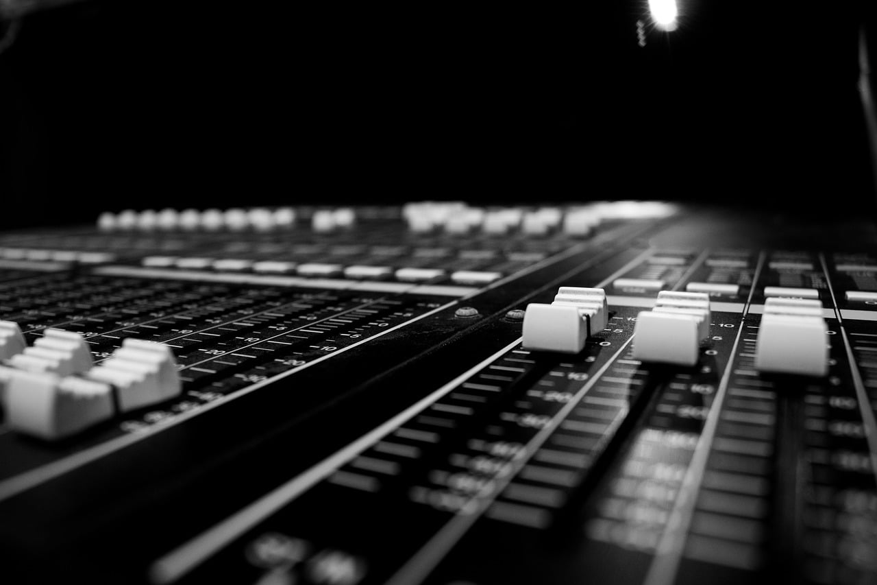 audio, closeup, console-3817292.jpg